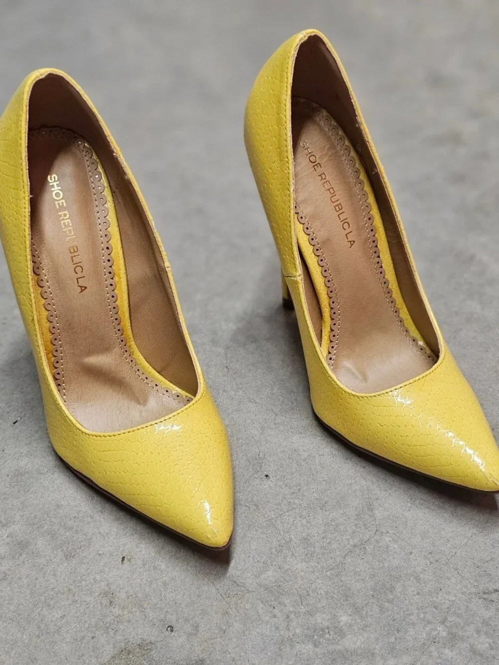 Yellow High Heel Pumps With Faux Snakeskin Texture & Pointed Toe Design - Picture 11 of 16